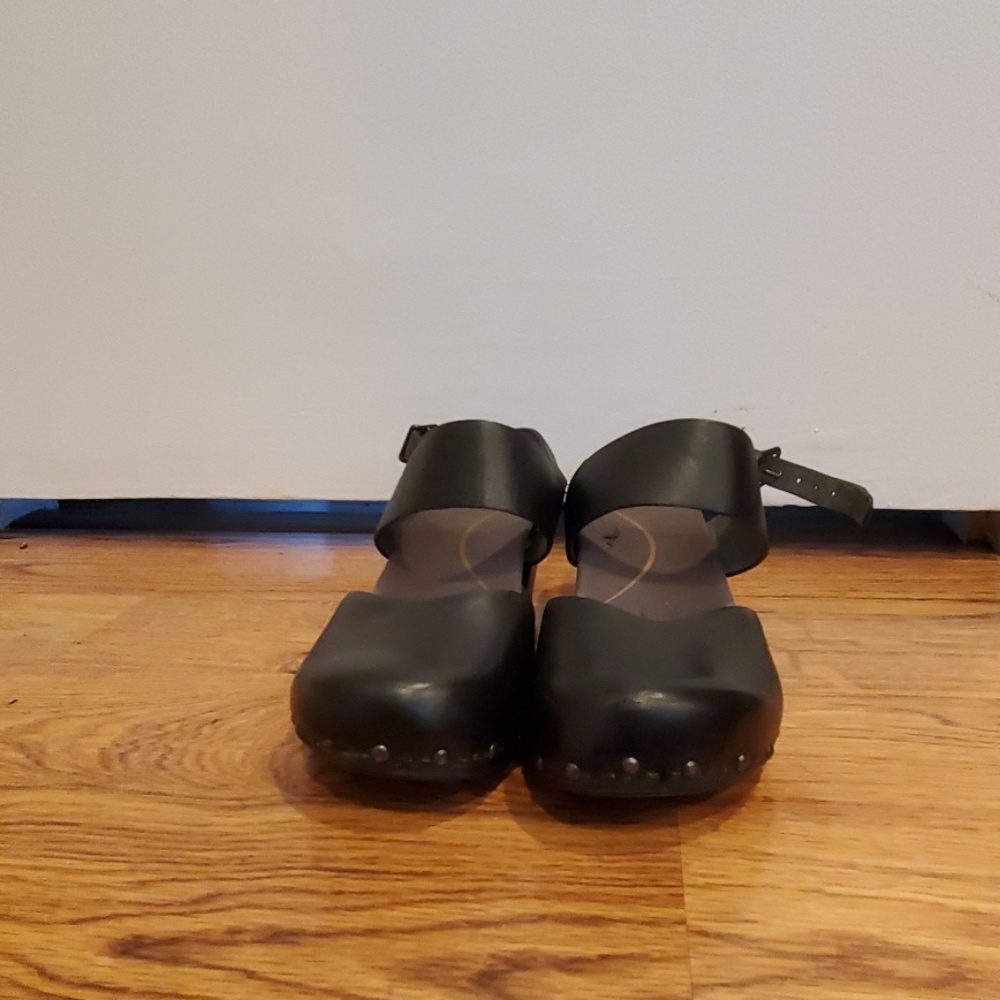 Dansko black shoes